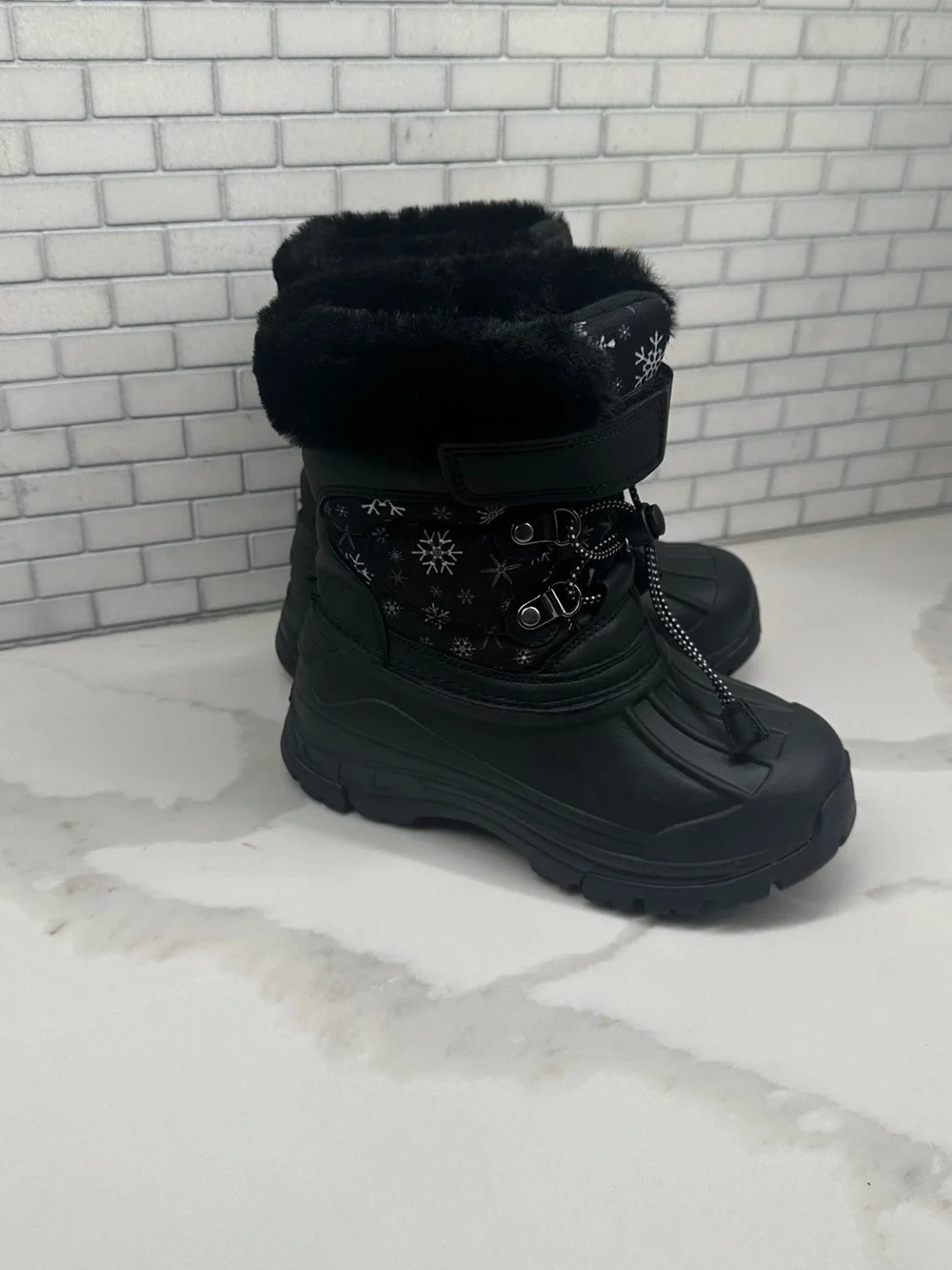 Kids Black Snow Boots with Faux Fur - Unbranded